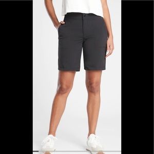 Athleta Trekkie Bermuda 2.0 black size 4